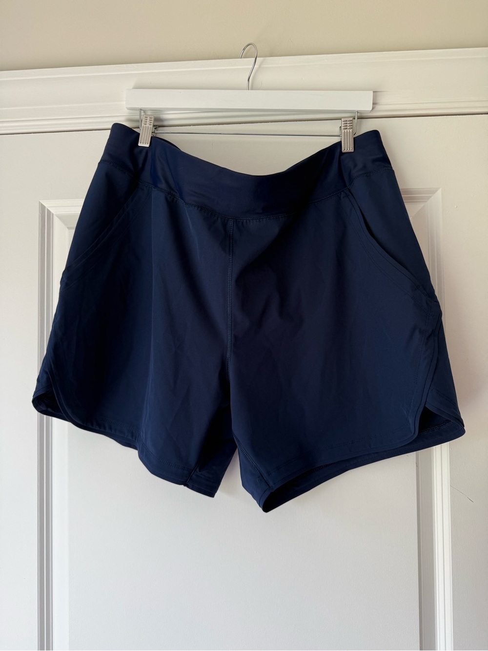 NWOT Lands' End Women’s Bright Navy Swim Shorts with Pockets, 18